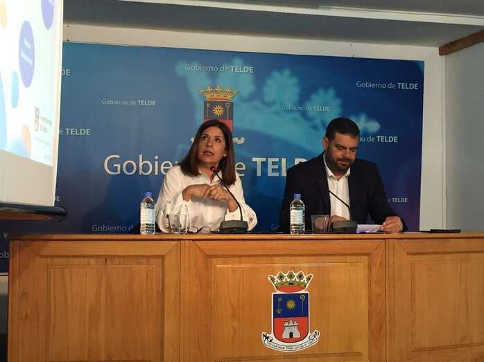 La alcaldesa y el concejal de Servicios Sociales presentaron la nueva ordenanza (Foto TA)